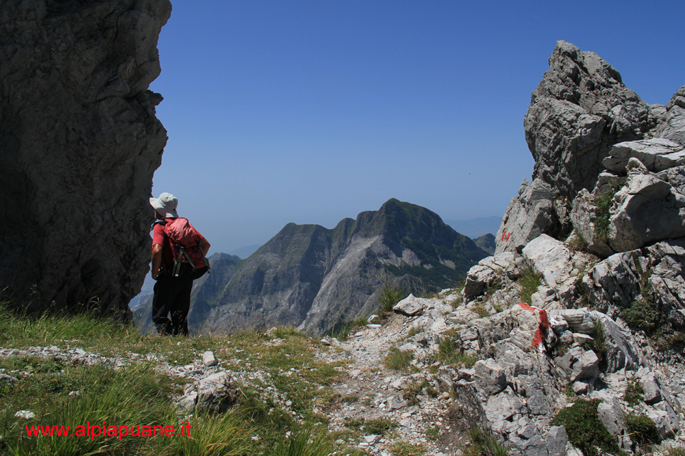 Finestra del Grondilice, veduta del monte Sagro