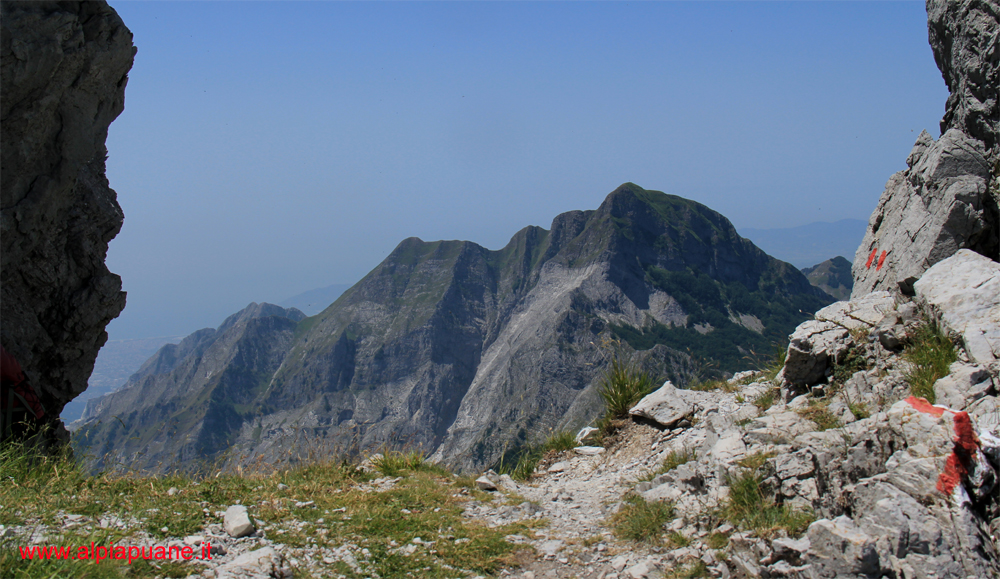 Finestra del Grondilice, veduta del monte Sagro