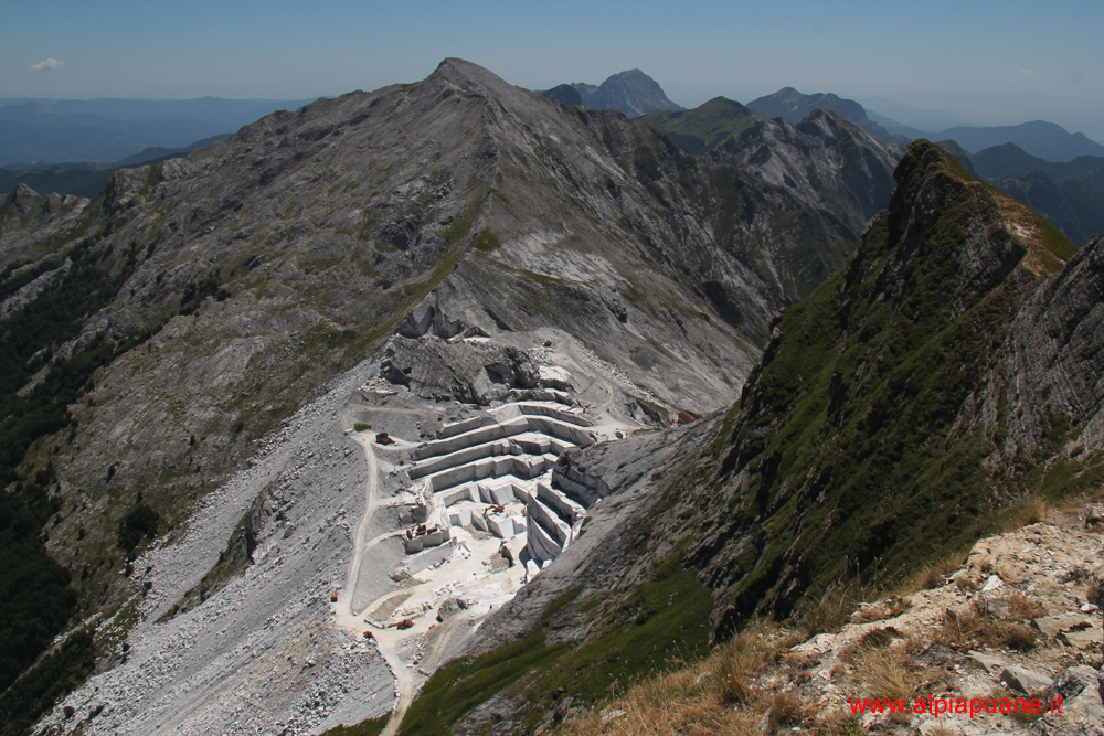 Veduta monte Tambura e Passo della Focolaccia dal monte Cavallo