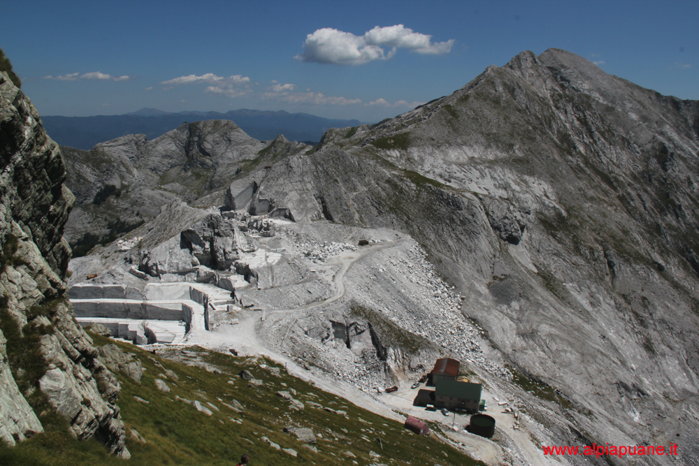 Veduta monte Tambura e Passo della Focolaccia dal monte Cavallo
