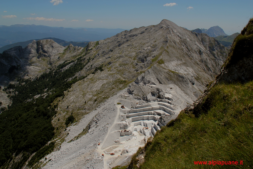 Veduta monte Tambura e Passo della Focolaccia dal monte Cavallo