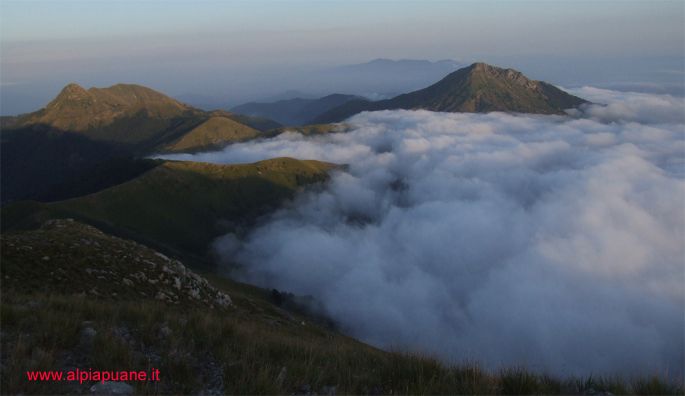 Monte Piglione e monte Prana dalla cresta est-sud-est del monte Matanna
