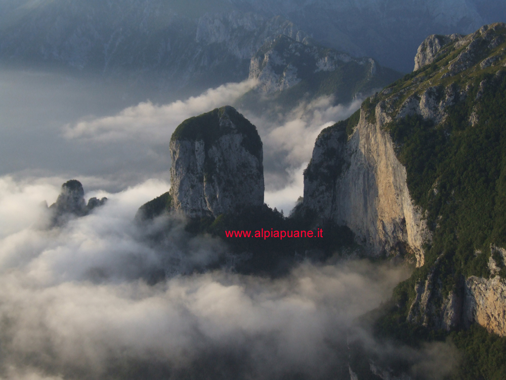 Procinto con i Bimbi e parete ovest del Nona dal monte Matanna