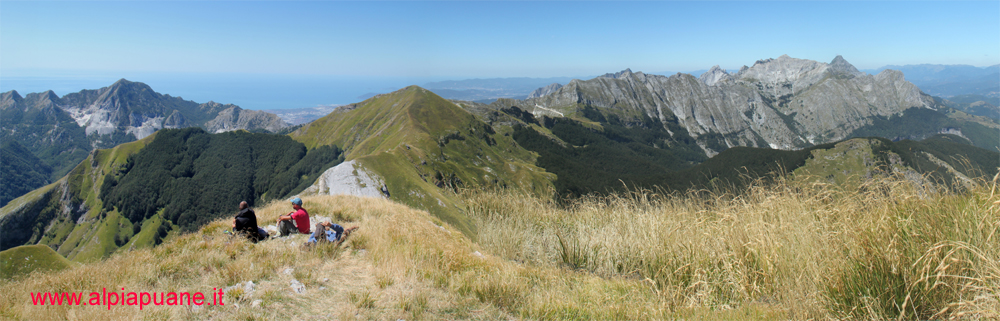 Monte Sumbra, da sinistra: Altissimo, Fiocca, Sella, Alto di Sella,Tambura e Pisanino