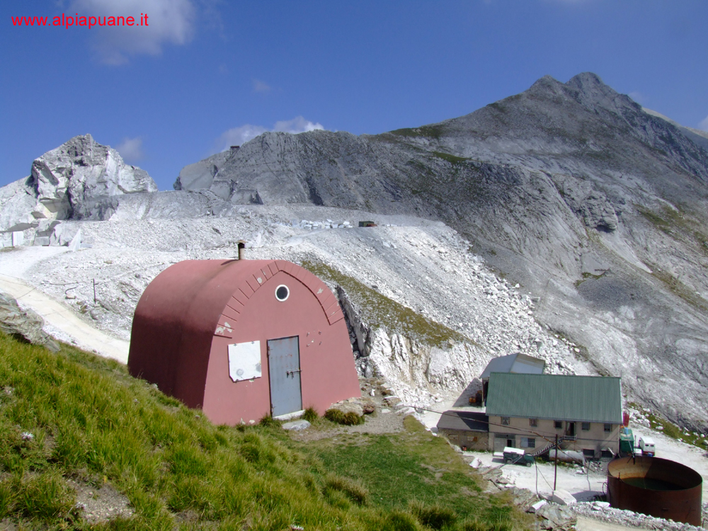 Cresta Nord-Ovest monte Tambura e rifugio Aronte